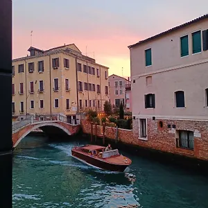 Ca' Dino - Canal View Venecia